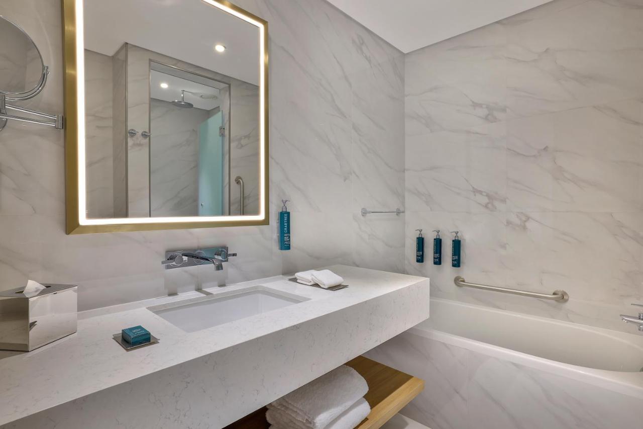 Hilton Garden Inn Dubai Business Bay Exterior photo